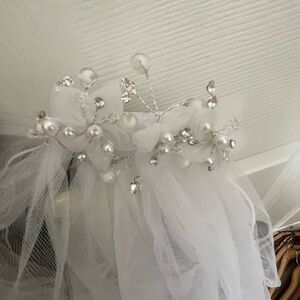 Elegant White Veil with Pearl and Crystal Accents